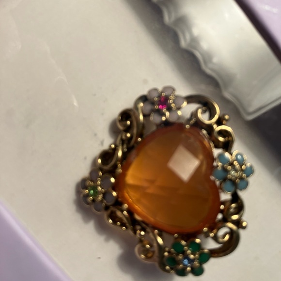 New beautiful heart brooch in box - Picture 5 of 5